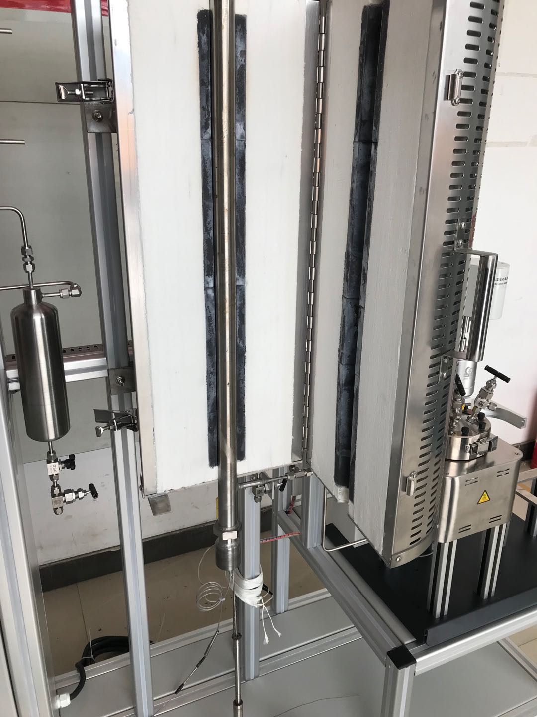 固定床反應(yīng)器(圖1)